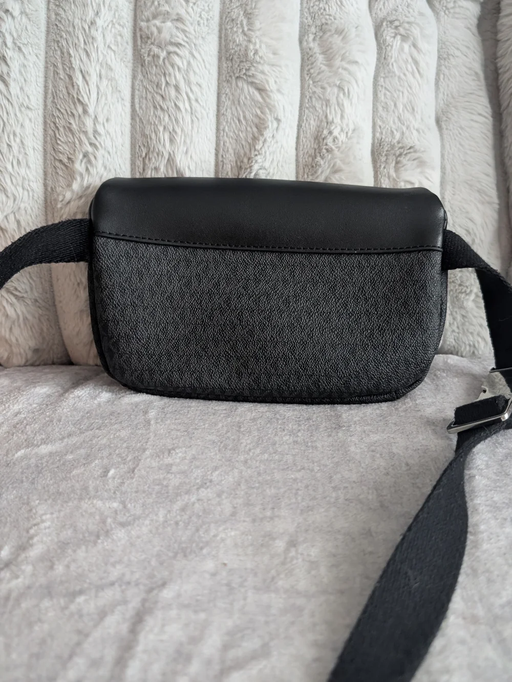 Michael Kors Men's Black Crossbody Belt Bag - Picture 4 of 7